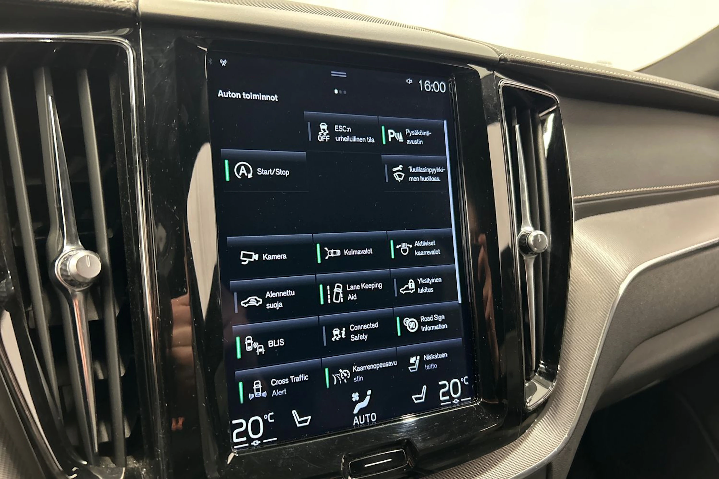 sininen Volvo XC60 2020 kuva 29.