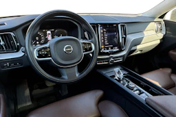 Harmaa Volvo XC60 2020 kuva 3.