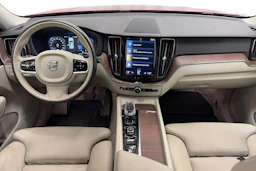Punainen Volvo XC60 2020 kuva 9.