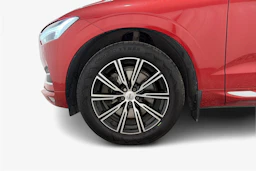 Punainen Volvo XC60 2020 kuva 12.