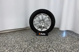 Punainen Volvo XC60 2020 kuva 13.