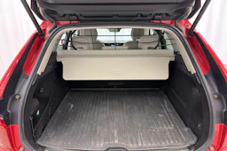 Punainen Volvo XC60 2020 kuva 15.