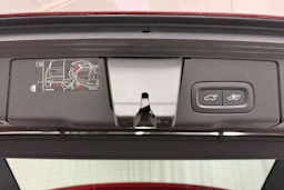 Punainen Volvo XC60 2020 kuva 16.