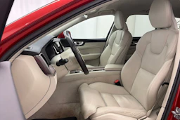 Punainen Volvo XC60 2020 kuva 18.