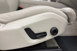 Punainen Volvo XC60 2020 kuva 20.