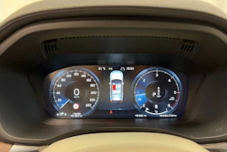 Punainen Volvo XC60 2020 kuva 21.