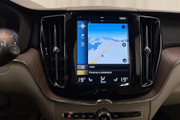 Punainen Volvo XC60 2020 kuva 24.