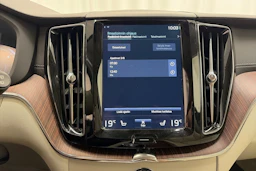 Punainen Volvo XC60 2020 kuva 30.