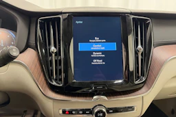Punainen Volvo XC60 2020 kuva 31.