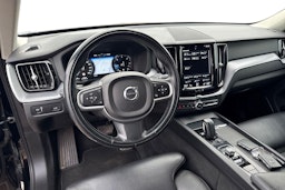 musta Volvo XC60 2020 kuva 7.