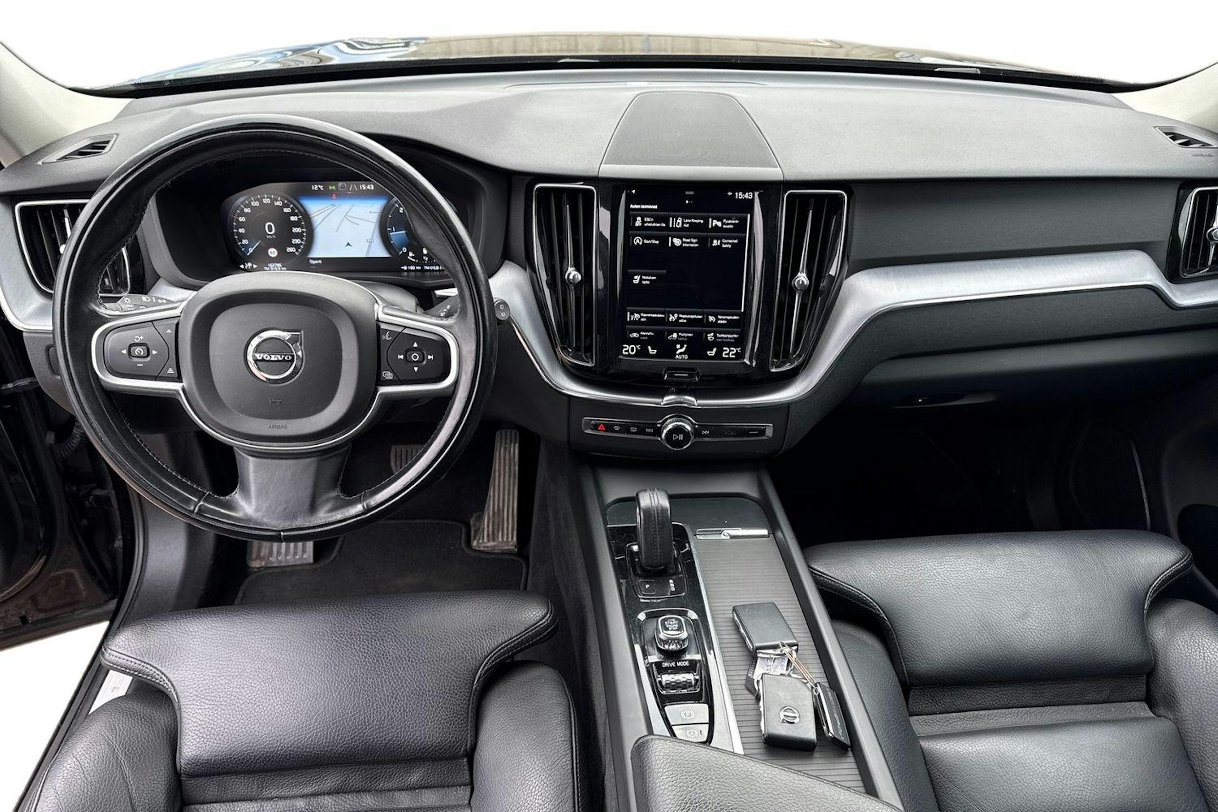 musta Volvo XC60 2020 kuva 9.