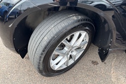 musta Volvo XC60 2020 kuva 13.