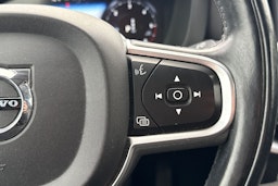 musta Volvo XC60 2020 kuva 16.