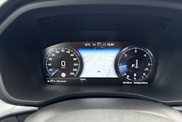 musta Volvo XC60 2020 kuva 17.