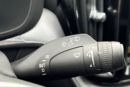 musta Volvo XC60 2020 kuva 19.