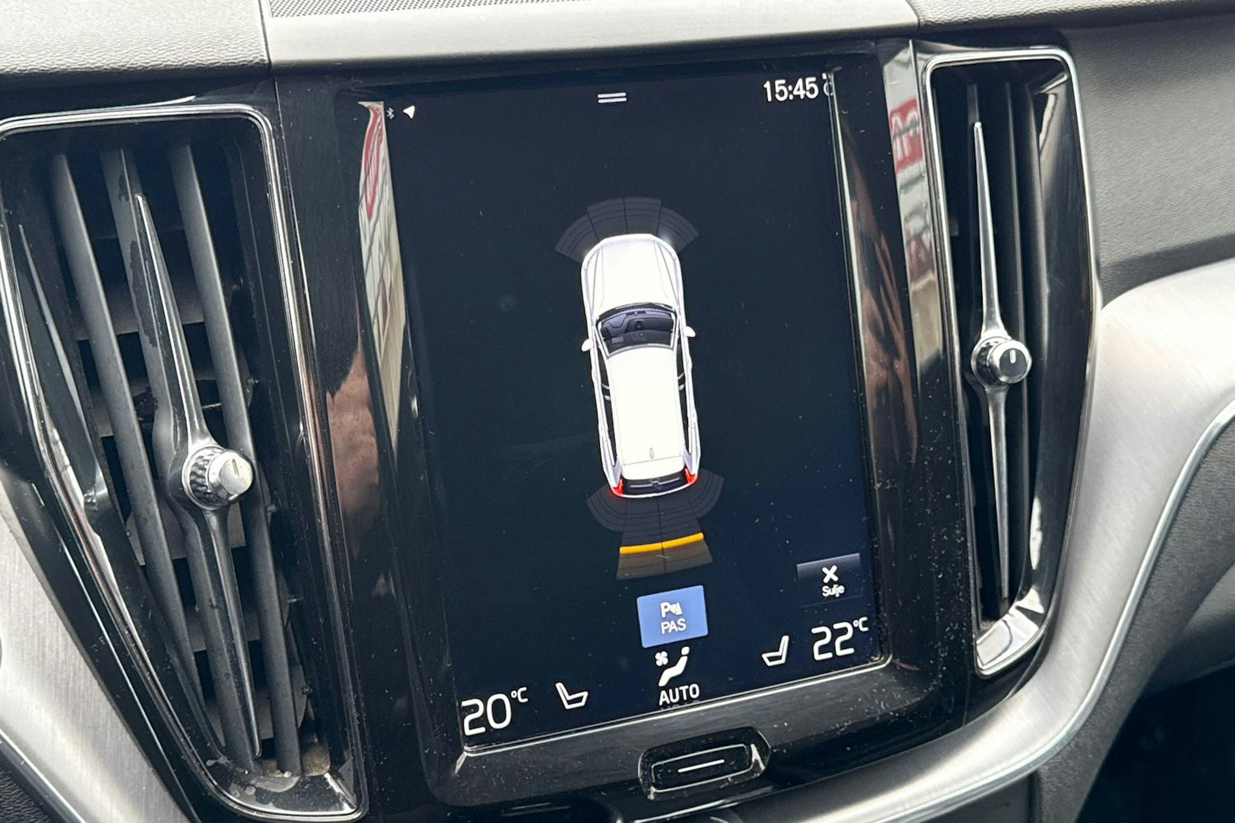 musta Volvo XC60 2020 kuva 21.