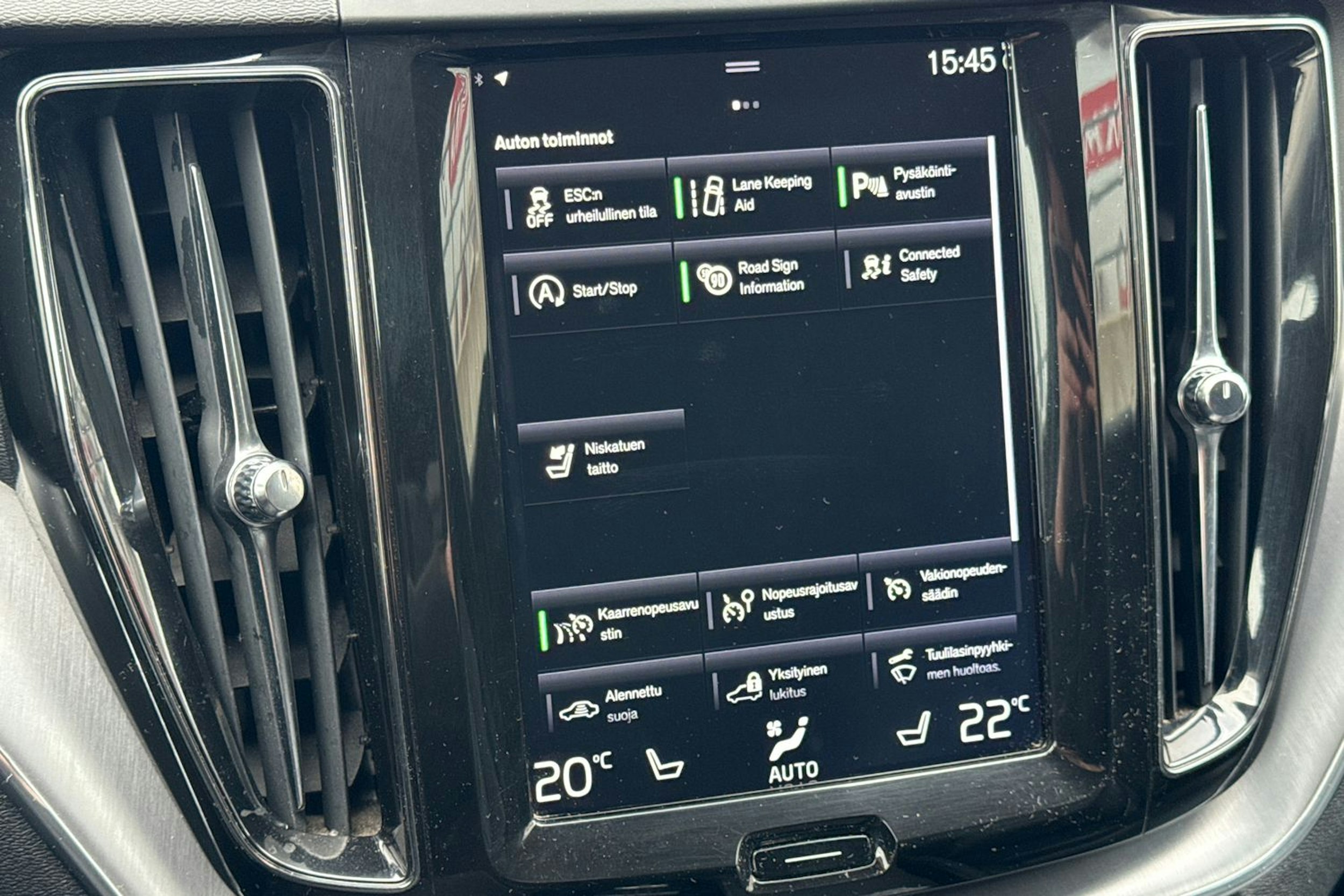 musta Volvo XC60 2020 kuva 23.