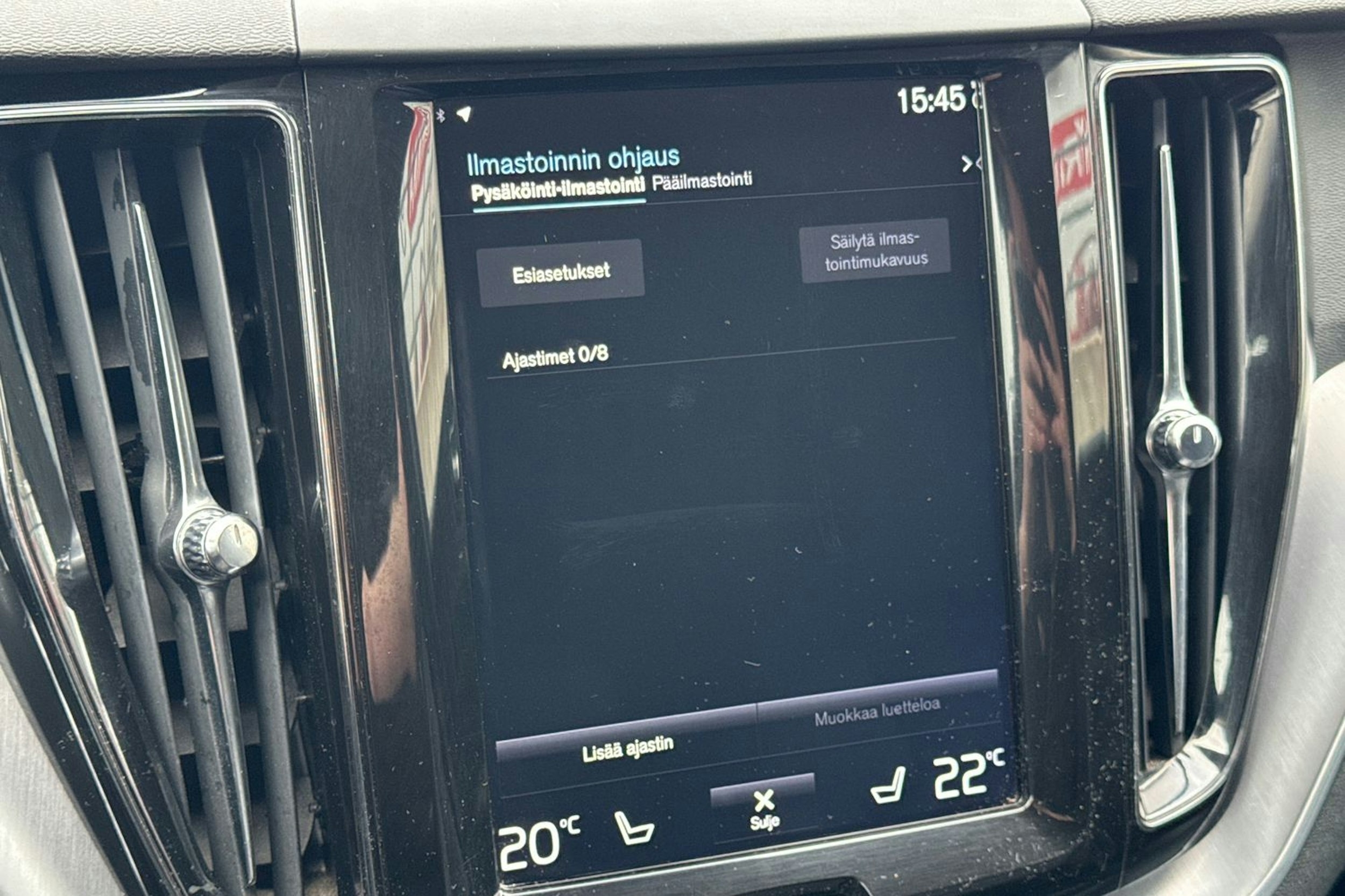 musta Volvo XC60 2020 kuva 24.