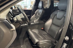 musta Volvo XC60 2020 kuva 29.