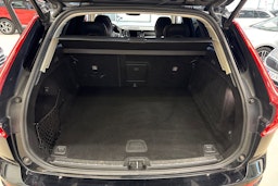 musta Volvo XC60 2020 kuva 30.