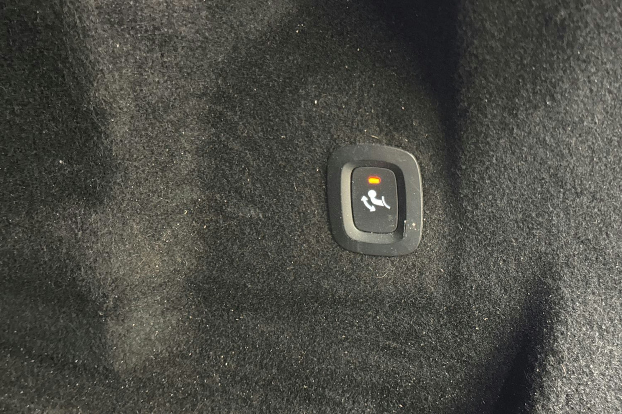 musta Volvo XC60 2020 kuva 33.