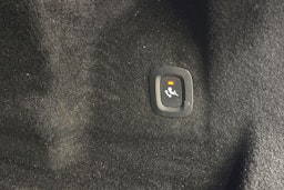 musta Volvo XC60 2020 kuva 33.