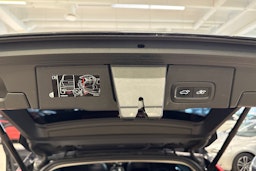 musta Volvo XC60 2020 kuva 34.