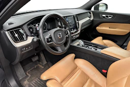 musta Volvo XC60 2020 kuva 3.