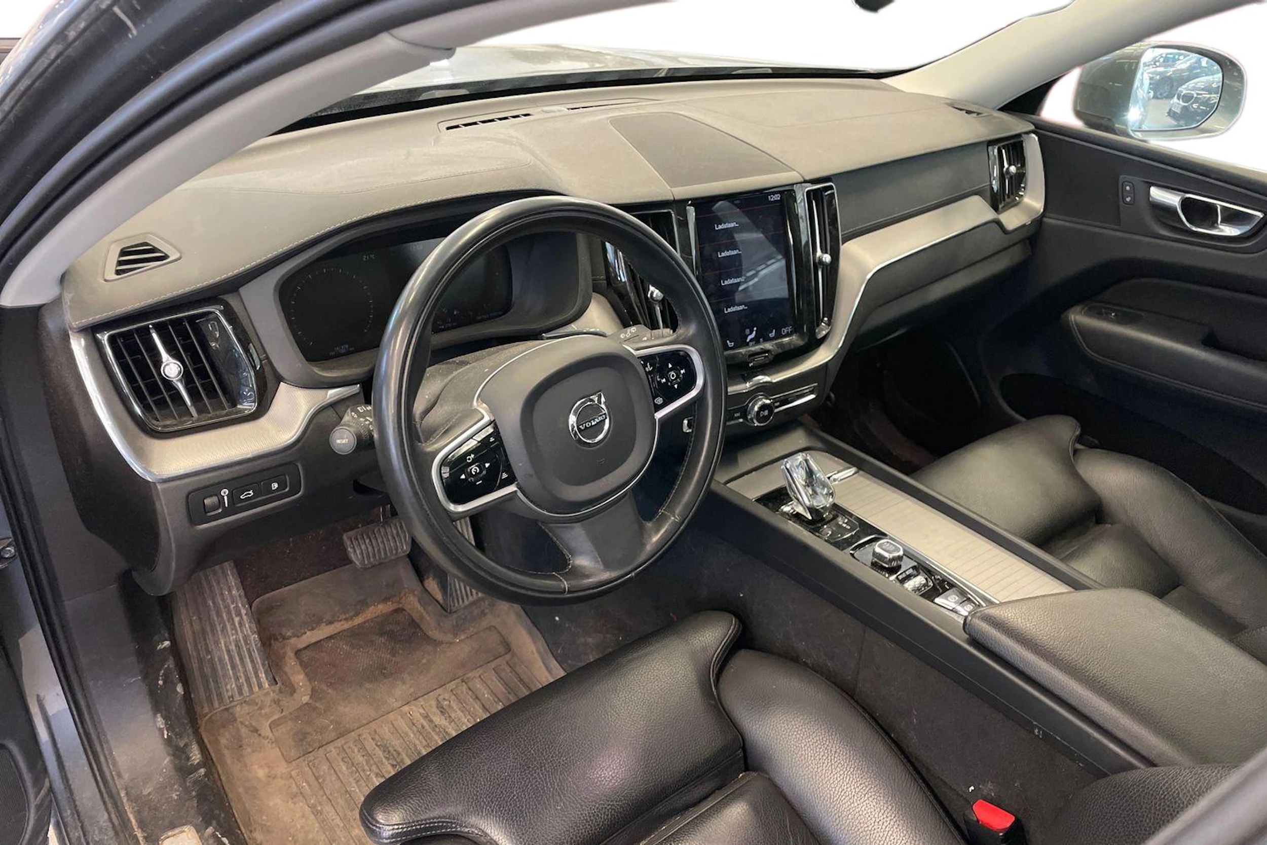 Harmaa Volvo XC60 2020 kuva 3.