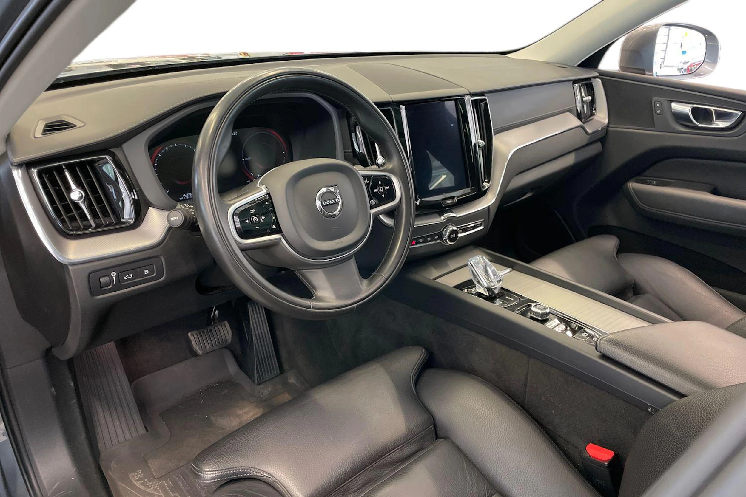 Harmaa Volvo XC60 2020 kuva 6.