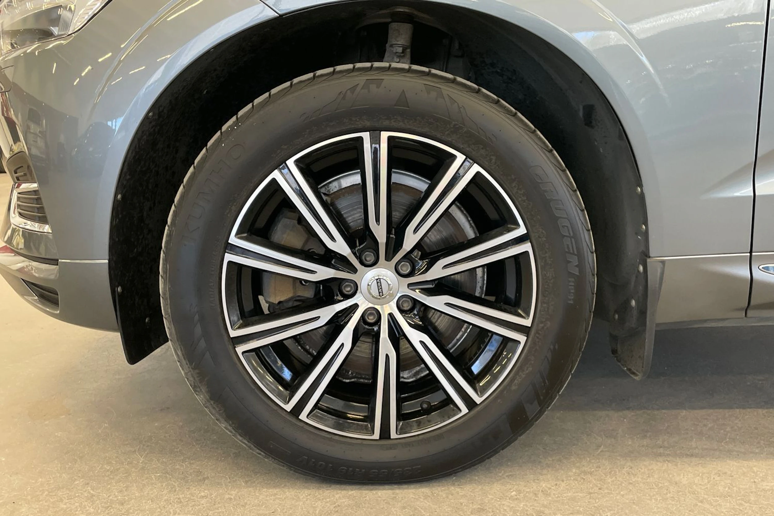 Harmaa Volvo XC60 2020 kuva 10.