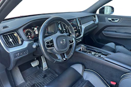 Punainen Volvo XC60 2020 kuva 3.