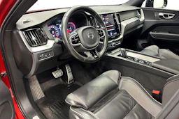 Punainen Volvo XC60 2020 kuva 6.
