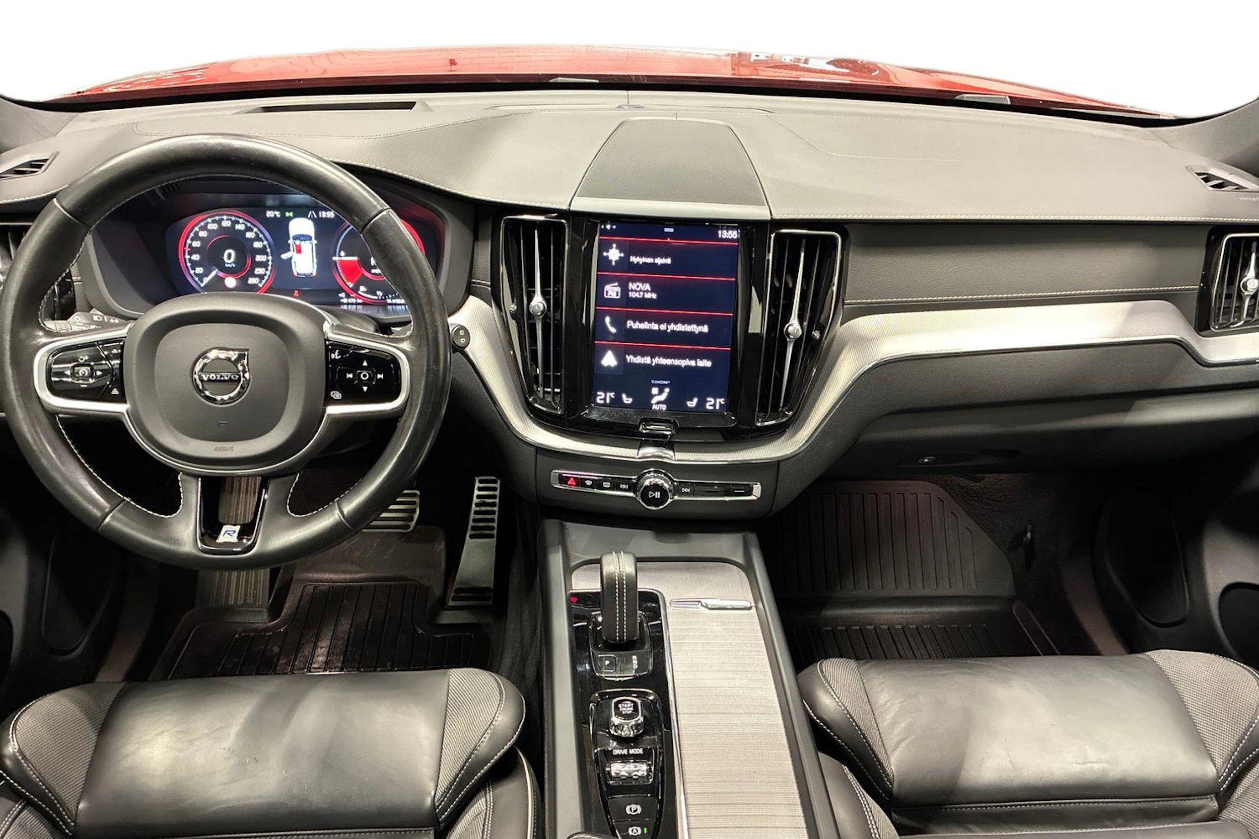 Punainen Volvo XC60 2020 kuva 7.
