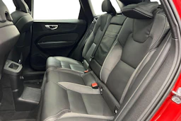 Punainen Volvo XC60 2020 kuva 8.