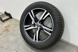 Punainen Volvo XC60 2020 kuva 10.