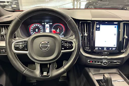 Punainen Volvo XC60 2020 kuva 11.