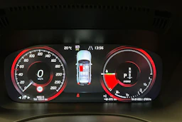 Punainen Volvo XC60 2020 kuva 12.