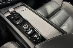 Punainen Volvo XC60 2020 kuva 19.