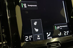 Punainen Volvo XC60 2020 kuva 24.