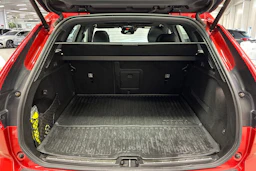 Punainen Volvo XC60 2020 kuva 30.