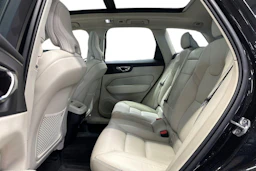 Musta Volvo XC60 2020 kuva 8.