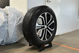 Musta Volvo XC60 2020 kuva 10.