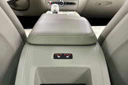 Musta Volvo XC60 2020 kuva 11.