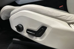 Musta Volvo XC60 2020 kuva 14.