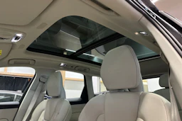 Musta Volvo XC60 2020 kuva 15.
