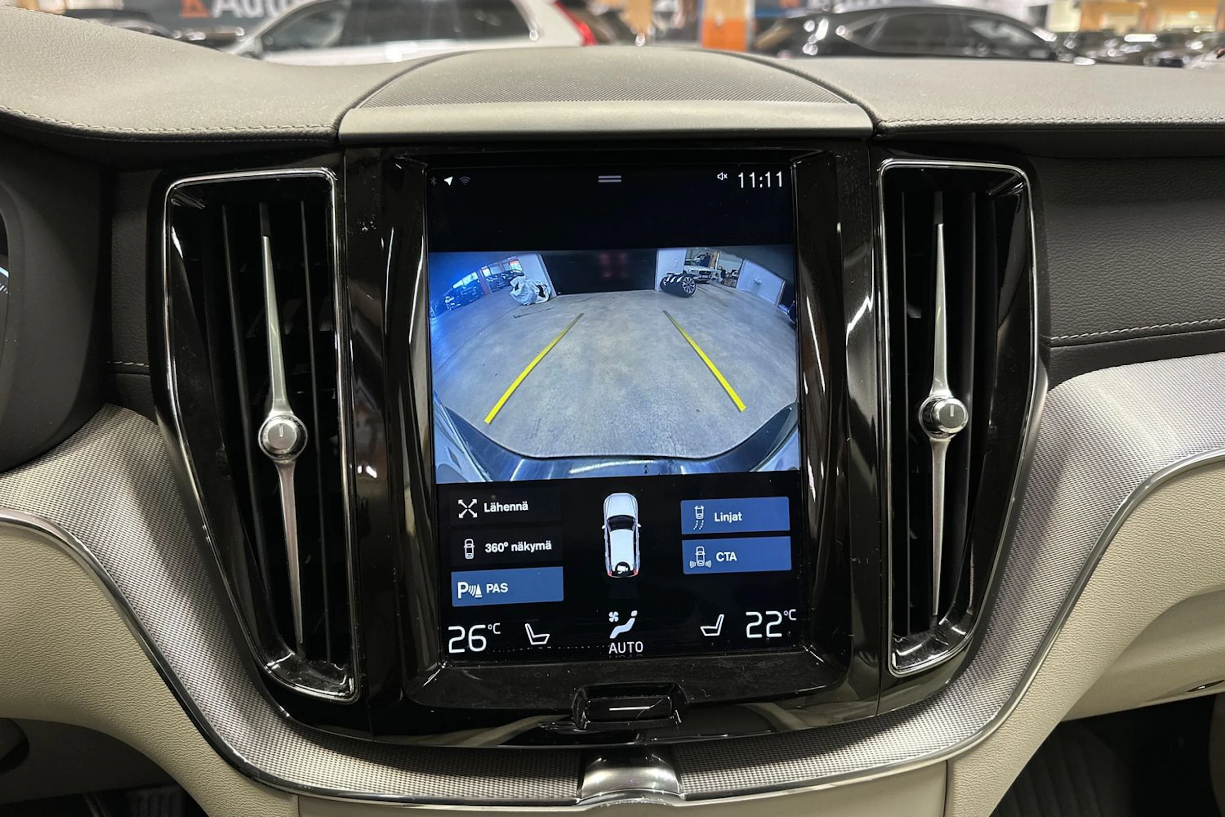 Musta Volvo XC60 2020 kuva 17.