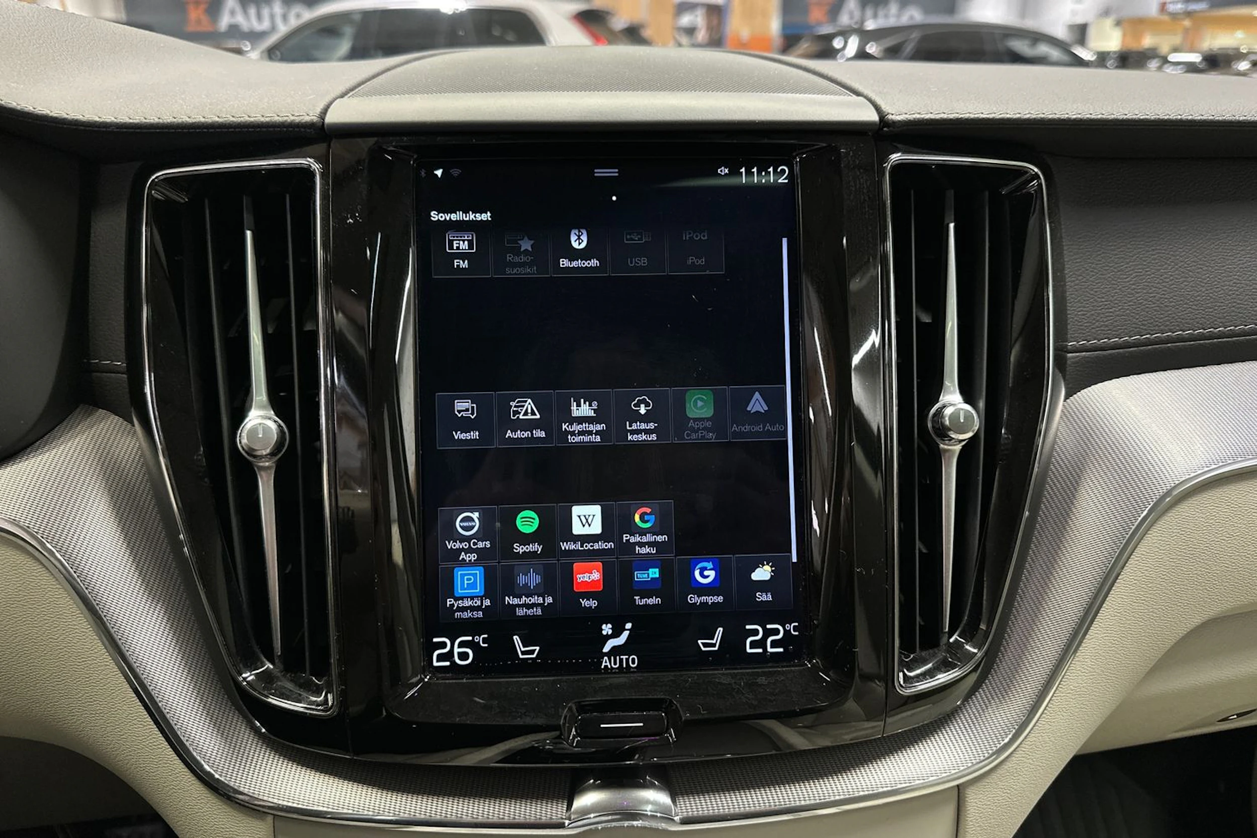 Musta Volvo XC60 2020 kuva 19.