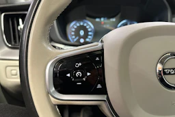 Musta Volvo XC60 2020 kuva 25.