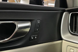 Musta Volvo XC60 2020 kuva 27.